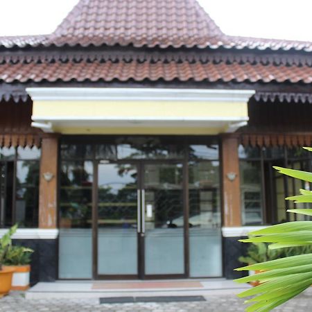 Simpang Tujuh Otel Cepu Dış mekan fotoğraf