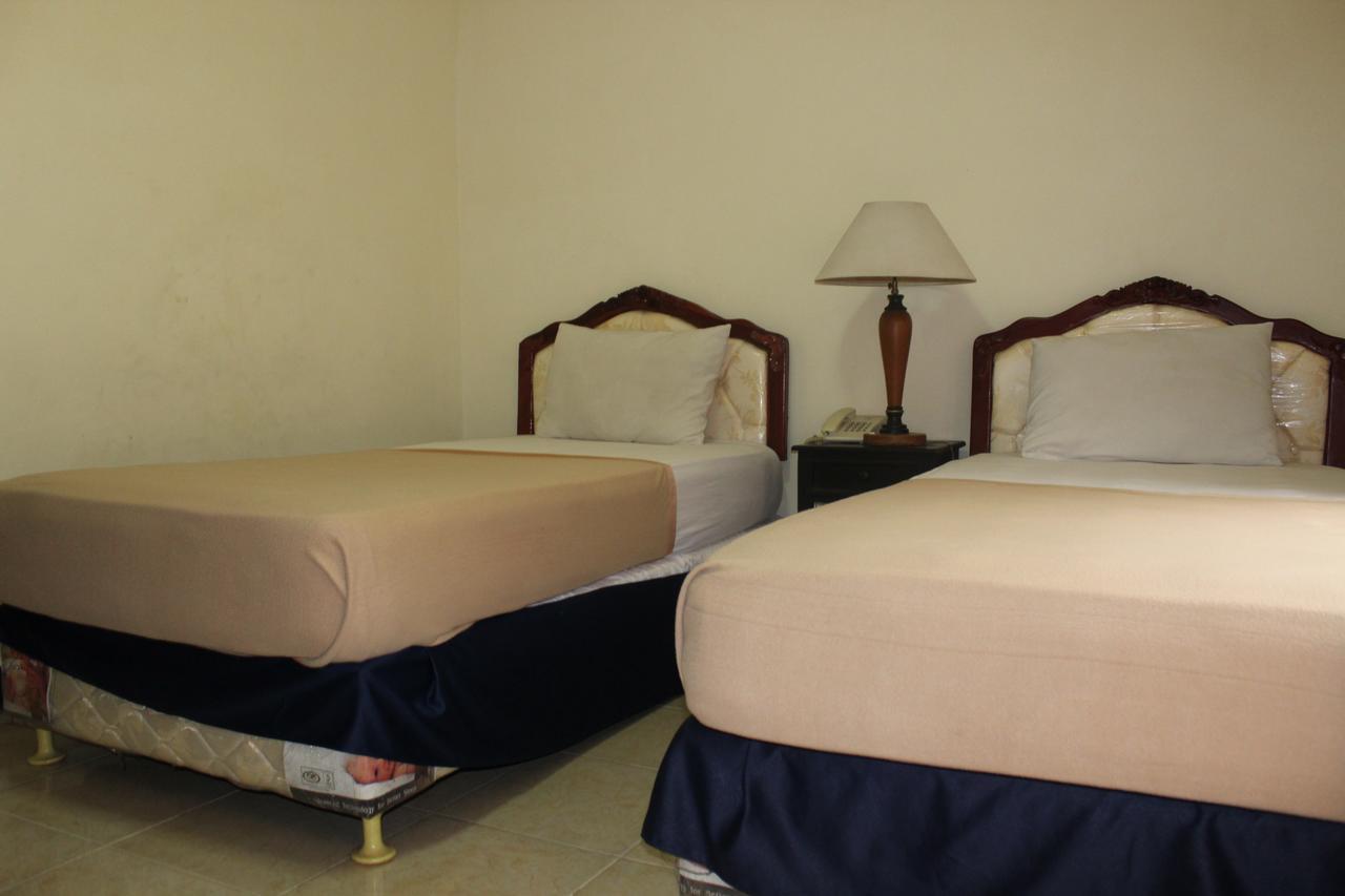 Simpang Tujuh Otel Cepu Dış mekan fotoğraf