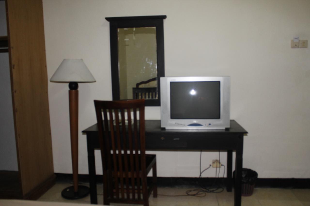 Simpang Tujuh Otel Cepu Dış mekan fotoğraf