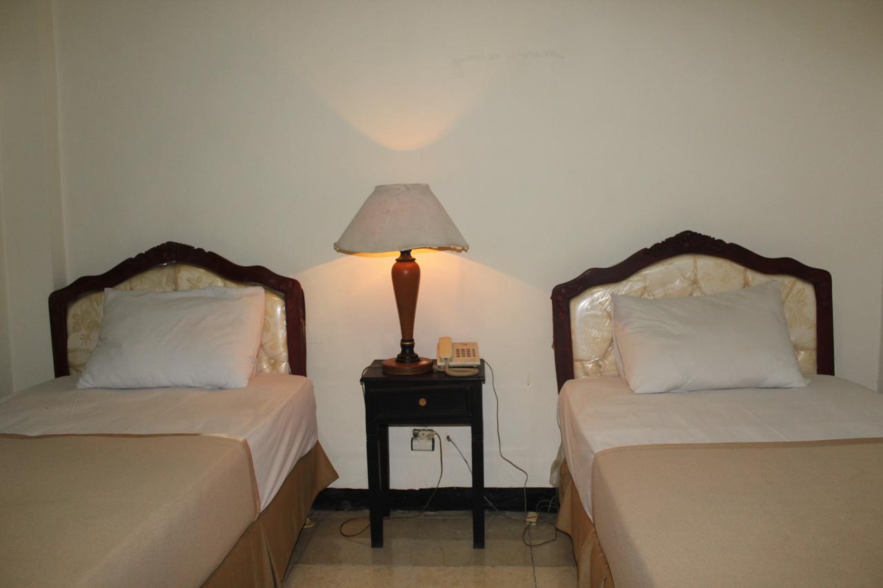 Simpang Tujuh Otel Cepu Dış mekan fotoğraf