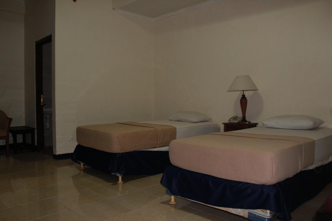 Simpang Tujuh Otel Cepu Dış mekan fotoğraf
