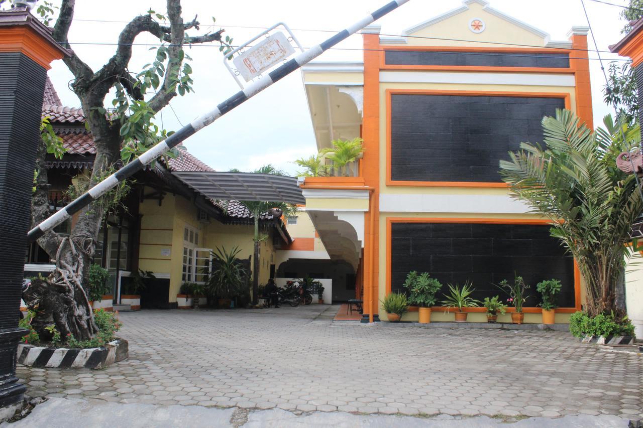 Simpang Tujuh Otel Cepu Dış mekan fotoğraf