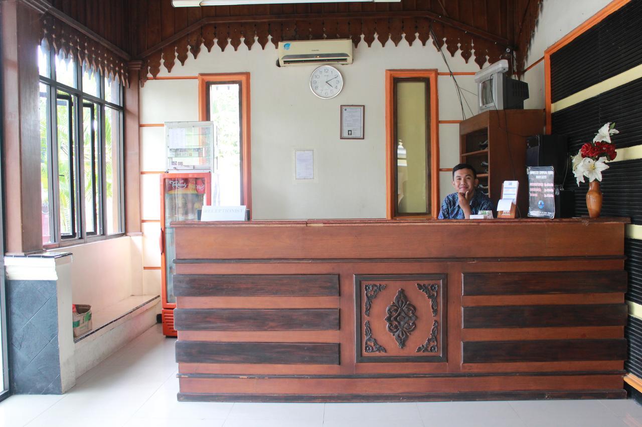 Simpang Tujuh Otel Cepu Dış mekan fotoğraf