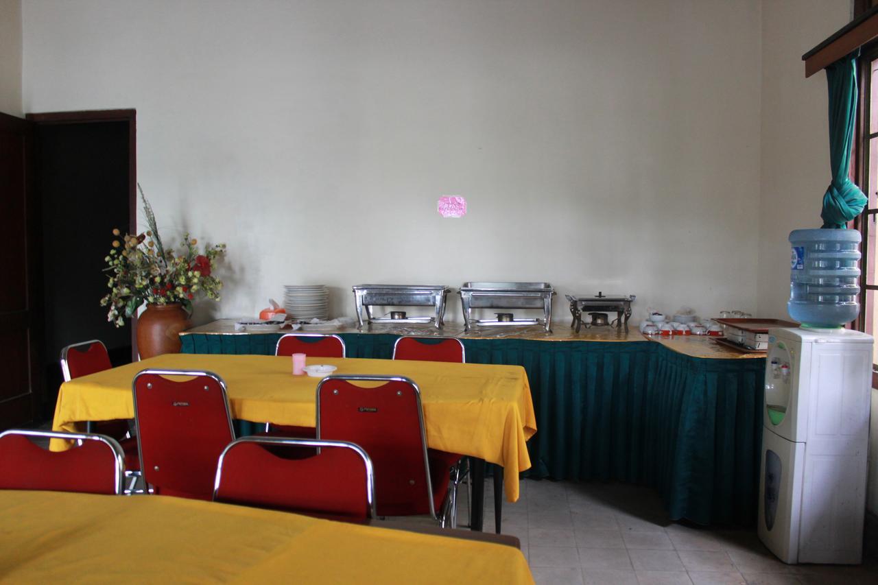 Simpang Tujuh Otel Cepu Dış mekan fotoğraf