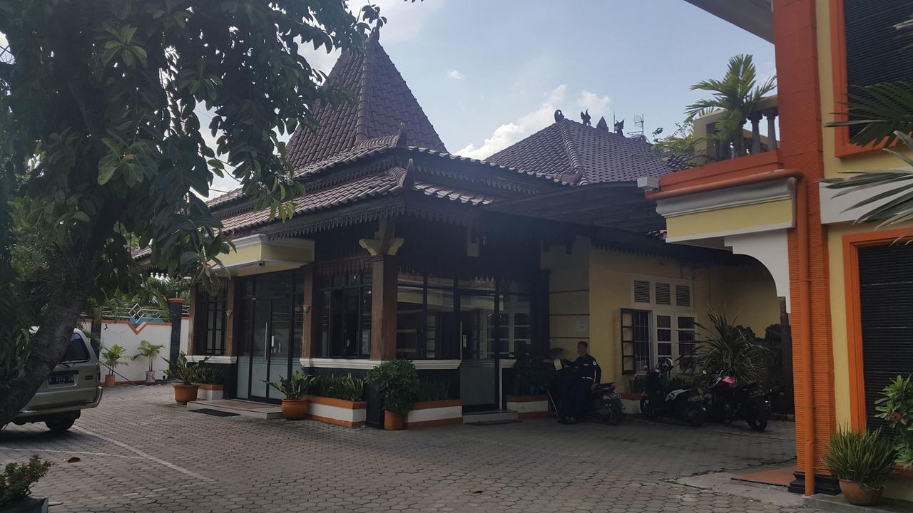 Simpang Tujuh Otel Cepu Dış mekan fotoğraf