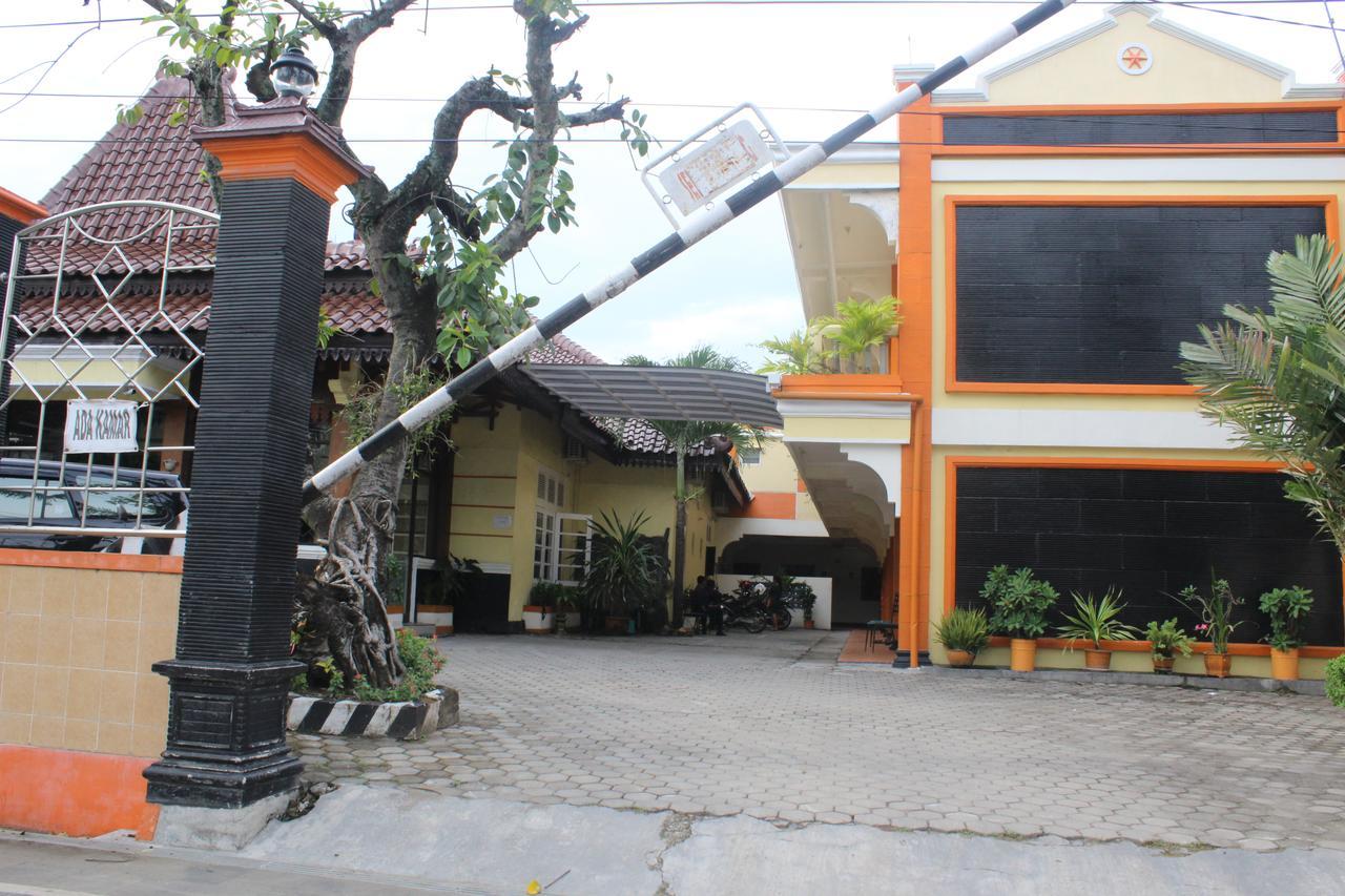 Simpang Tujuh Otel Cepu Dış mekan fotoğraf