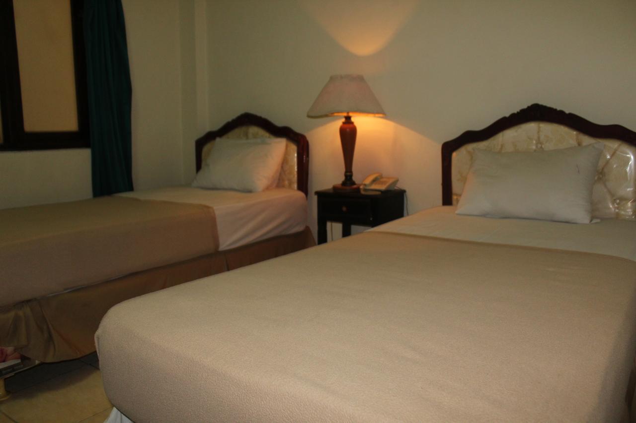 Simpang Tujuh Otel Cepu Dış mekan fotoğraf