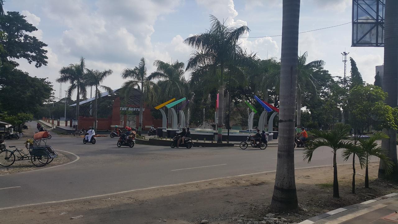 Simpang Tujuh Otel Cepu Dış mekan fotoğraf
