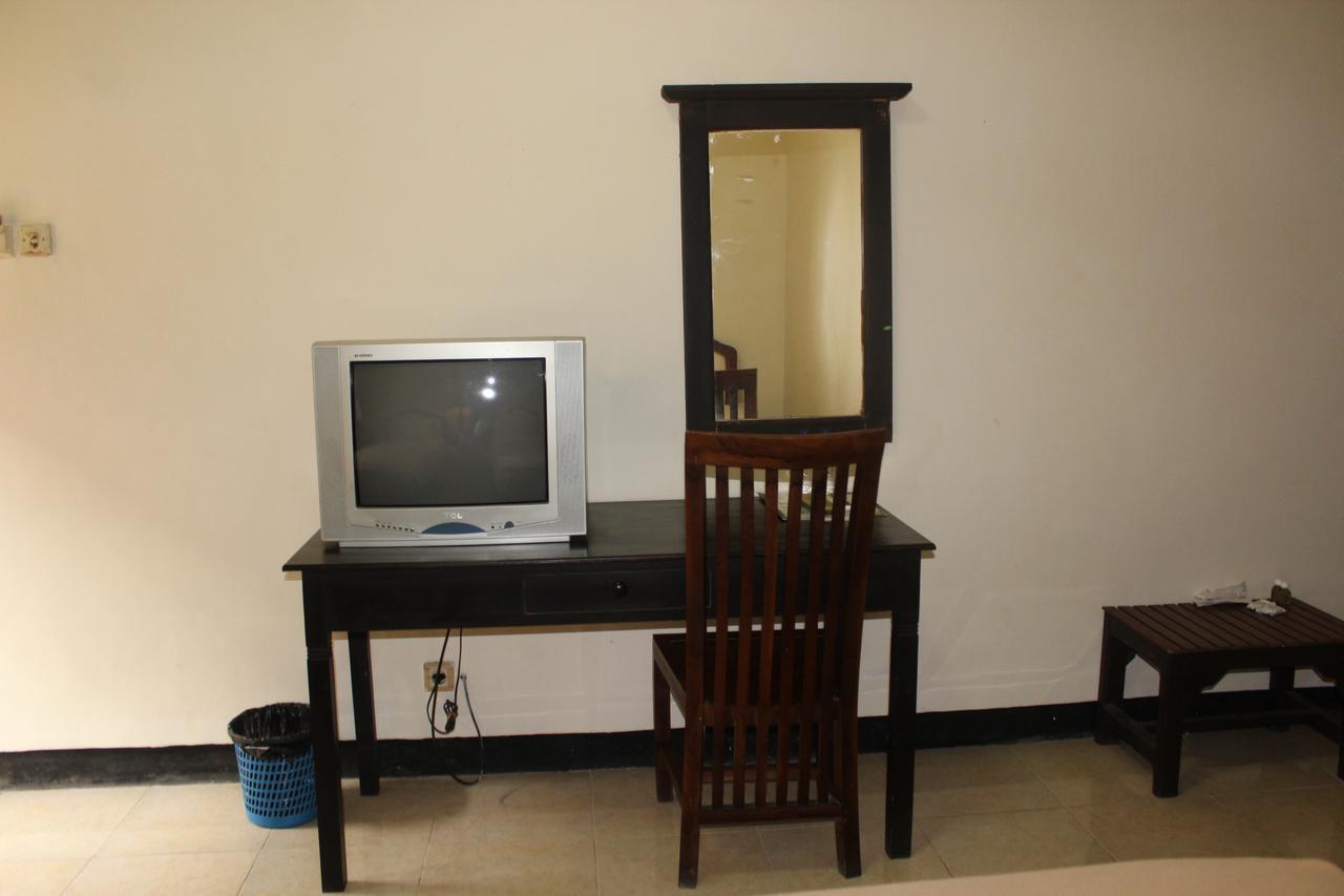 Simpang Tujuh Otel Cepu Dış mekan fotoğraf